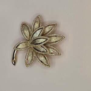 Vintage Lotus Flower Signed Avon Brooch Pin Textured Gold Tone Layered Brushed